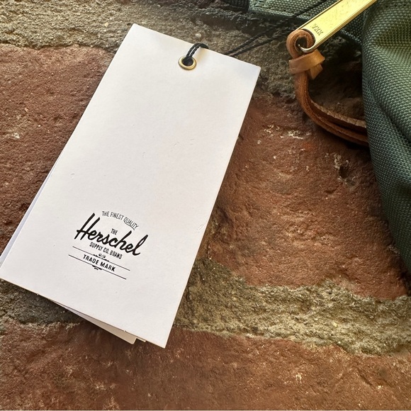 Herschel Supply Company Fifteen Waist Bag Hip Bag Fanny Pack in Dark Forest - Picture 3 of 16